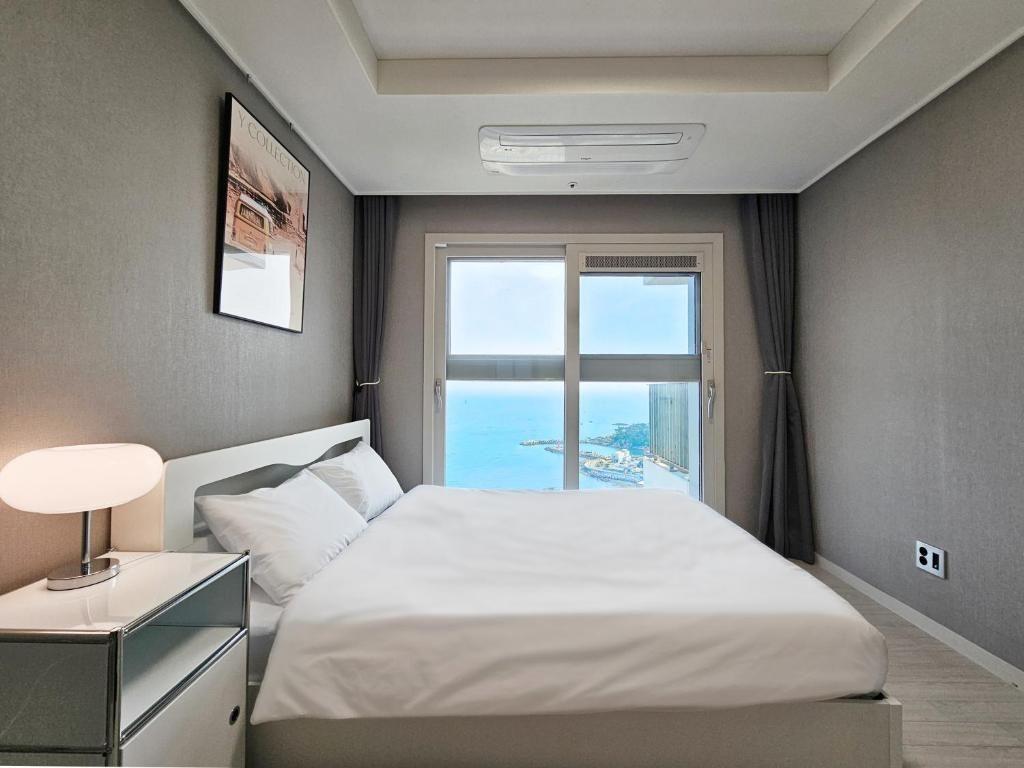 Y-COLLECTION-by-UH-平澤奧西里亞