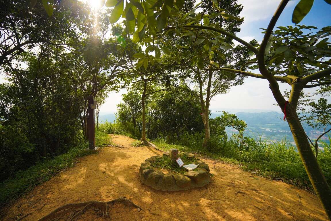靈山登山步道