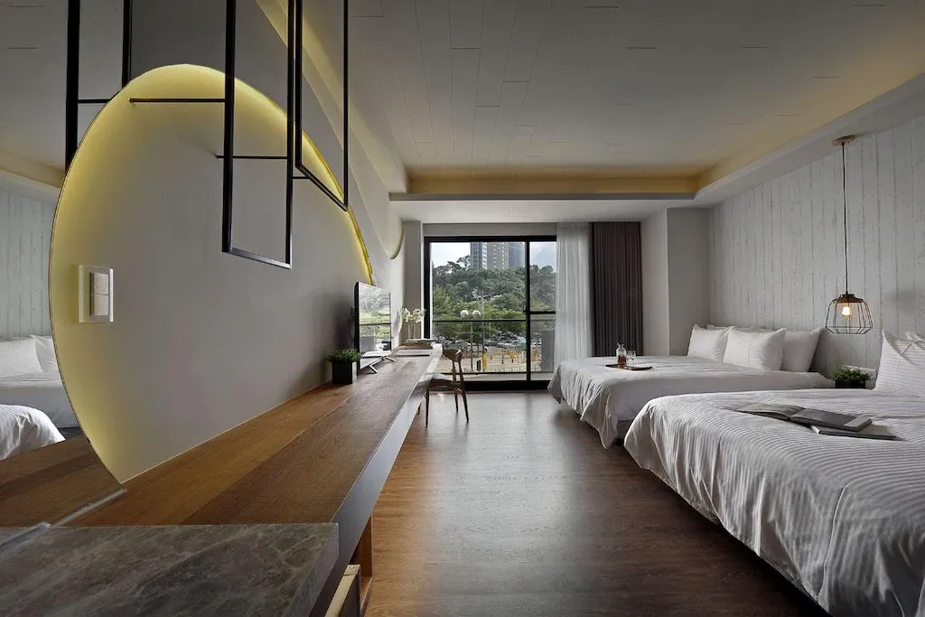 日月潭藍天水灣民宿