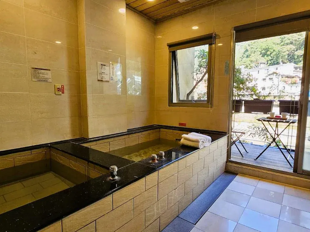 烏來水岸溫泉館