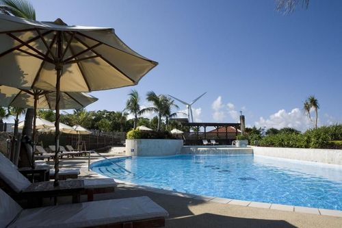 沖繩海灘塔飯店